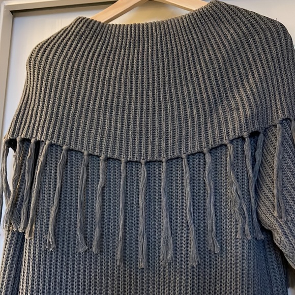 Boutique sweater with fringe, love ❤️ it but it’s too big for me! - Picture 8 of 8